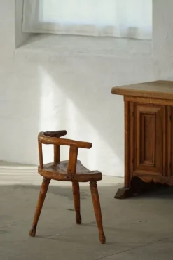 Pamono Scandinavian Folk Art 3-Legged Chair in Pine, 1920s> Side Chairs & Dining Chairs