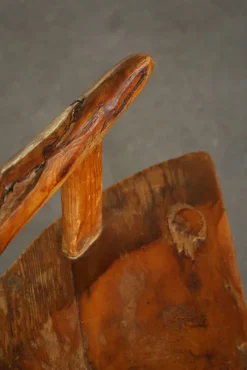 Pamono Scandinavian Folk Art 3-Legged Chair in Pine, 1920s><noscript><img width=