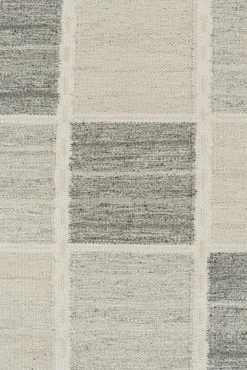 Pamono Scandinavian Style Kilim in Geometric Patterns from R&K Principal Jahanshah Nazmiyal><noscript><img width=