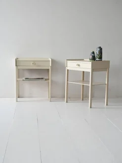 Pamono Scandinavian White Lacquered Bedside Tables, 1960s, Set of 2> Nightstands