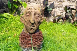 Pamono Óscar Aldonza Torres, Testa 14, 2019, Stoneware Fired in Reduction with Embedded Barbed Wire> Sculpture