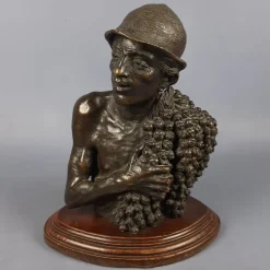 Pamono Sculpture Bust of a Peasant with Bunches of Grapes, Late 1800s, Bronze on a Wooden Base> Sculpture