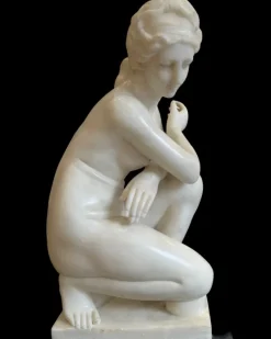 Clearance Pamono Sculpture of Crouching Venus, 20th Century, Marble