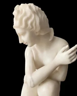Clearance Pamono Sculpture of Crouching Venus, 20th Century, Marble