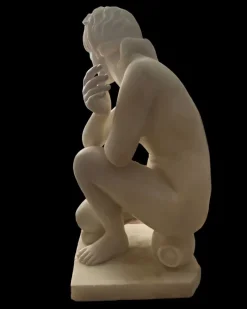 Clearance Pamono Sculpture of Crouching Venus, 20th Century, Marble