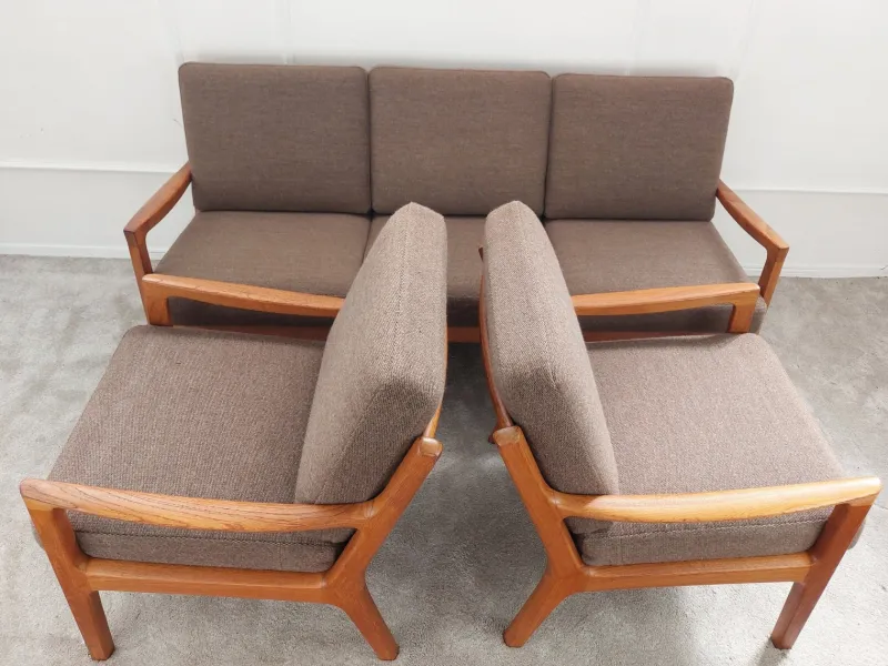 Hot Pamono Senator Three-Seater and Two-Armchair Set by Ole Wanscher for Poul Jeppesens, 1970s, Set of 3