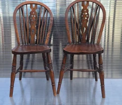 Hot Pamono Set of English Windsor Chairs in Elm Wood, 1890s, Set of 2