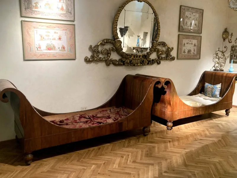 Pamono Set of 19th Century Italian Empire Flamed Walnut Sleigh Beds or Daybeds> Daybeds & Chaises Lounges