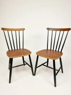 Pamono Set of Vintage Spindle Back Chairs, 1960s