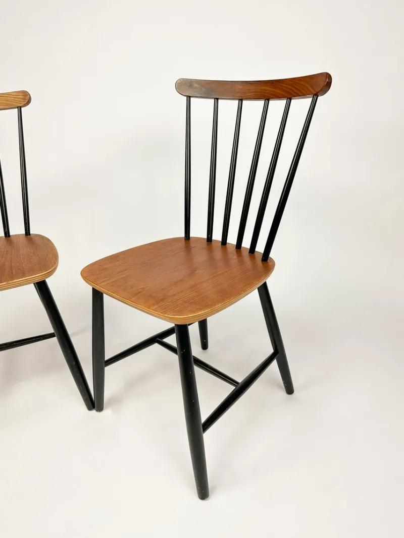 Pamono Set of Vintage Spindle Back Chairs, 1960s