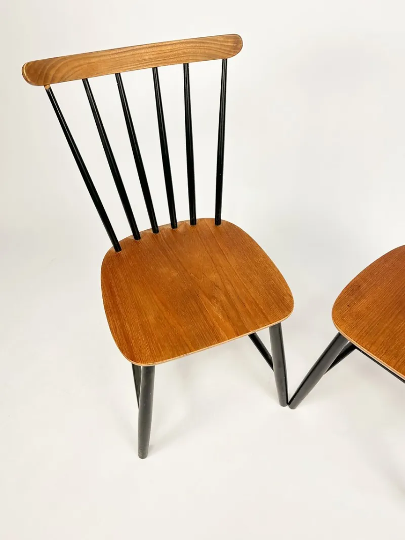 Pamono Set of Vintage Spindle Back Chairs, 1960s