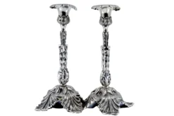 Pamono Silver Candlesticks Embossed with Acanthus Leaves and Resting on Three Feet, Set of 2> Candleholders