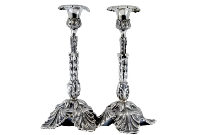 Pamono Silver Candlesticks Embossed with Acanthus Leaves and Resting on Three Feet, Set of 2> Candleholders
