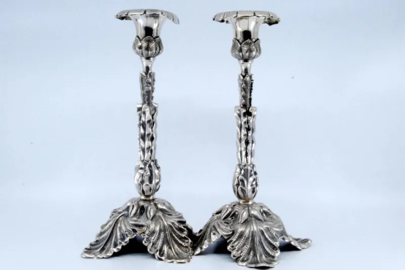 Pamono Silver Candlesticks Embossed with Acanthus Leaves and Resting on Three Feet, Set of 2> Candleholders