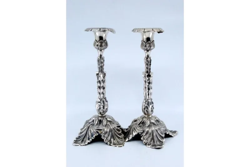 Pamono Silver Candlesticks Embossed with Acanthus Leaves and Resting on Three Feet, Set of 2> Candleholders