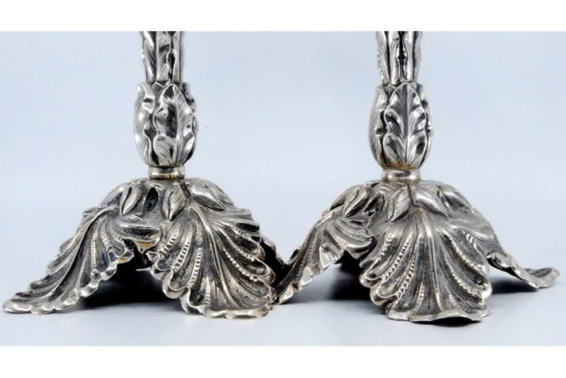 Pamono Silver Candlesticks Embossed with Acanthus Leaves and Resting on Three Feet, Set of 2> Candleholders