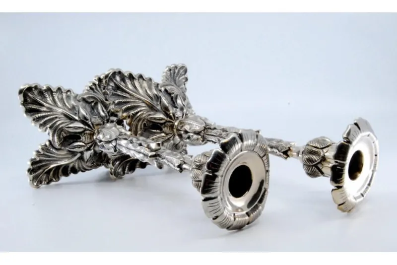 Pamono Silver Candlesticks Embossed with Acanthus Leaves and Resting on Three Feet, Set of 2> Candleholders