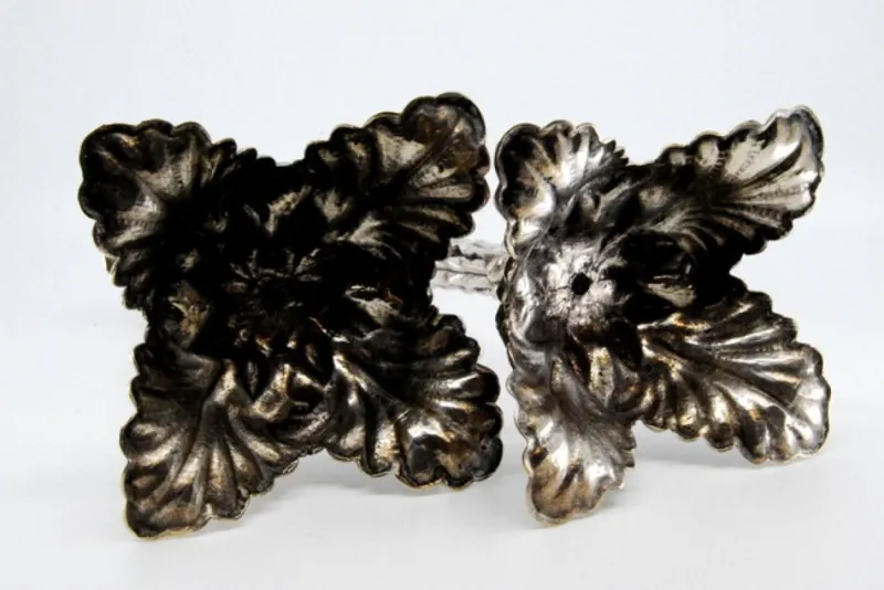 Pamono Silver Candlesticks Embossed with Acanthus Leaves and Resting on Three Feet, Set of 2> Candleholders