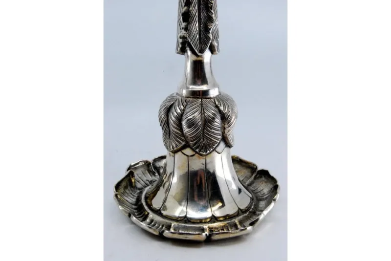 Pamono Silver Candlesticks Embossed with Acanthus Leaves and Resting on Three Feet, Set of 2> Candleholders