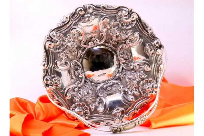 Best Pamono Silver Fruit Bowl with Shell Reliefs and Floral Motifs