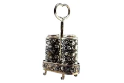 Pamono Silver Salt and Pepper Shakers with Floral Motifs and Claw-Shaped Feet, Set of 2> Salt & Pepper Shakers