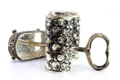 Pamono Silver Salt and Pepper Shakers with Floral Motifs and Claw-Shaped Feet, Set of 2><noscript><img width=