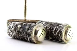 Pamono Silver Salt and Pepper Shakers with Floral Motifs and Claw-Shaped Feet, Set of 2><noscript><img width=