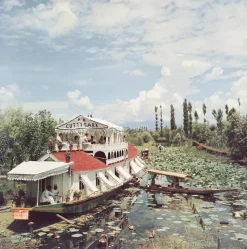 Pamono Slim Aarons, Jhelum River, 1961, Color C-Type Digital Photograph> Photography