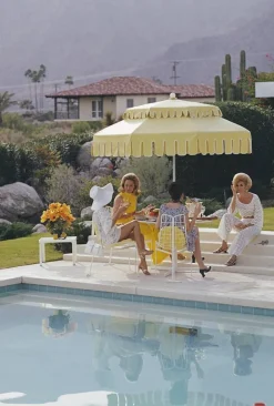 Pamono Slim Aarons, Nelda and Friends, Palm Springs, Estate Stamped Photographic Print> Photography