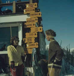 Pamono Slim Aarons, Skiing in Stowe, 1962 / 2020s, Limited Edition Estate Stamped Photographic Print> Photography