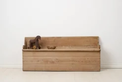 Pamono Small Antique Swedish Folk Art Bench with Natural Patina><noscript><img width=