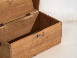 Outlet Pamono Small Antique Travel Chest, 1900s