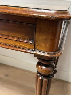 Pamono Small Antique Writing or Side Table><noscript><img width=