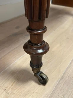 Pamono Small Antique Writing or Side Table><noscript><img width=
