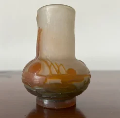 Outlet Pamono Small Art Nouveau Glass Vase with Cameo Work by Emile Gallé, 1900s