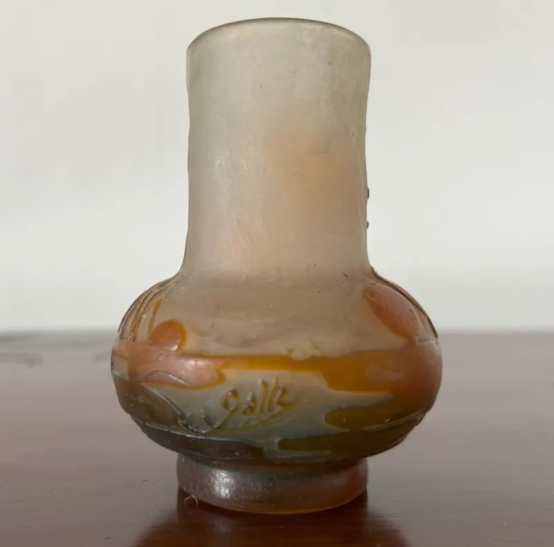 Outlet Pamono Small Art Nouveau Glass Vase with Cameo Work by Emile Gallé, 1900s