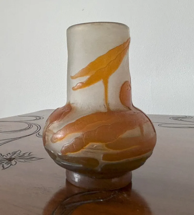 Outlet Pamono Small Art Nouveau Glass Vase with Cameo Work by Emile Gallé, 1900s