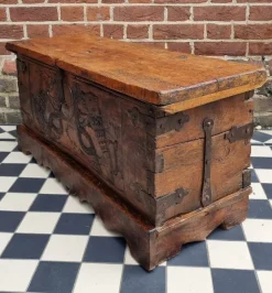 New Pamono Small Carved Walnut Coffer, Early 16th Century