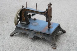 Online Pamono Small Cast Iron Sewing Machine from Junker & Ruh, 1890s
