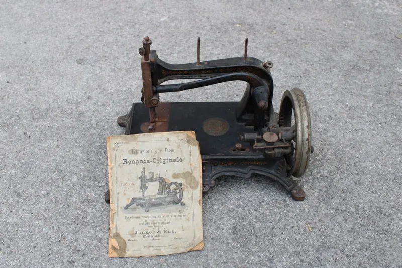 Online Pamono Small Cast Iron Sewing Machine from Junker & Ruh, 1890s