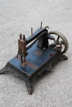 Online Pamono Small Cast Iron Sewing Machine from Junker & Ruh, 1890s