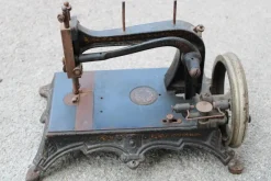 Online Pamono Small Cast Iron Sewing Machine from Junker & Ruh, 1890s