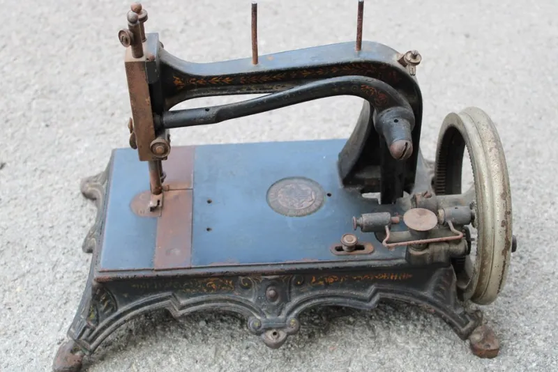 Online Pamono Small Cast Iron Sewing Machine from Junker & Ruh, 1890s