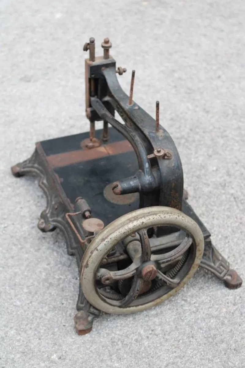 Online Pamono Small Cast Iron Sewing Machine from Junker & Ruh, 1890s