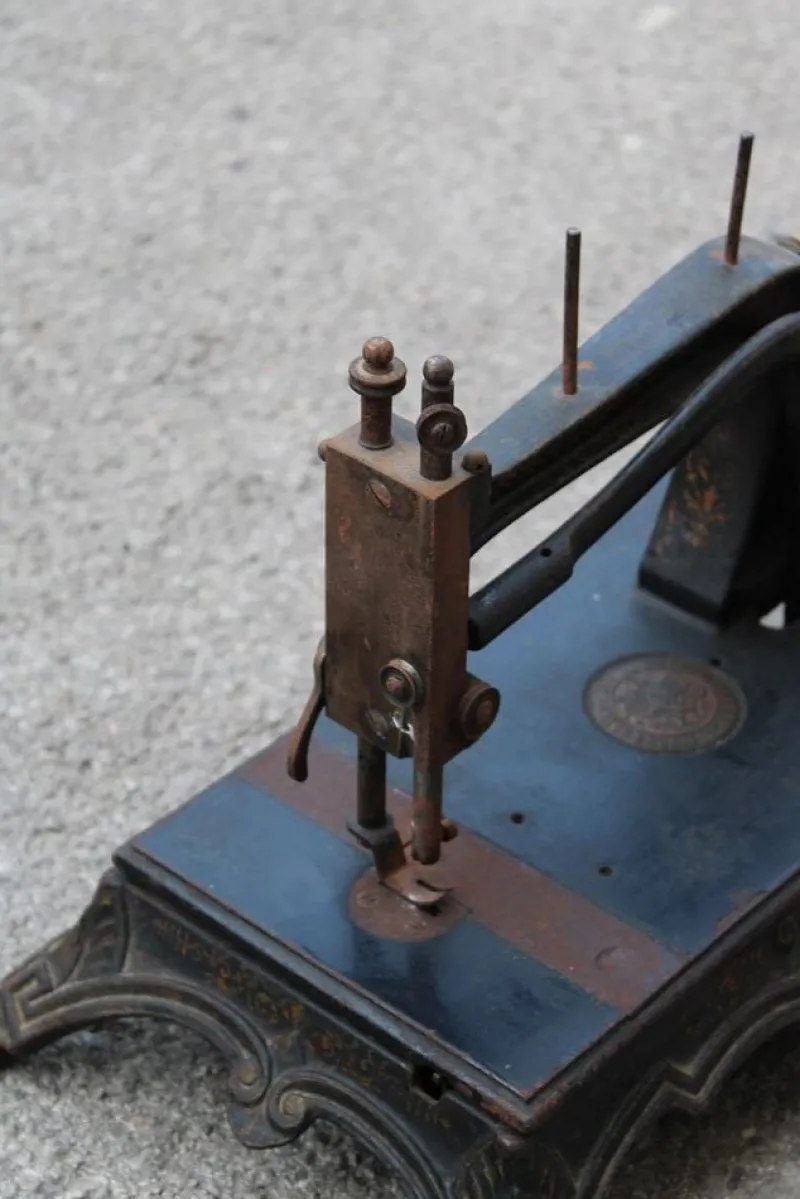 Online Pamono Small Cast Iron Sewing Machine from Junker & Ruh, 1890s
