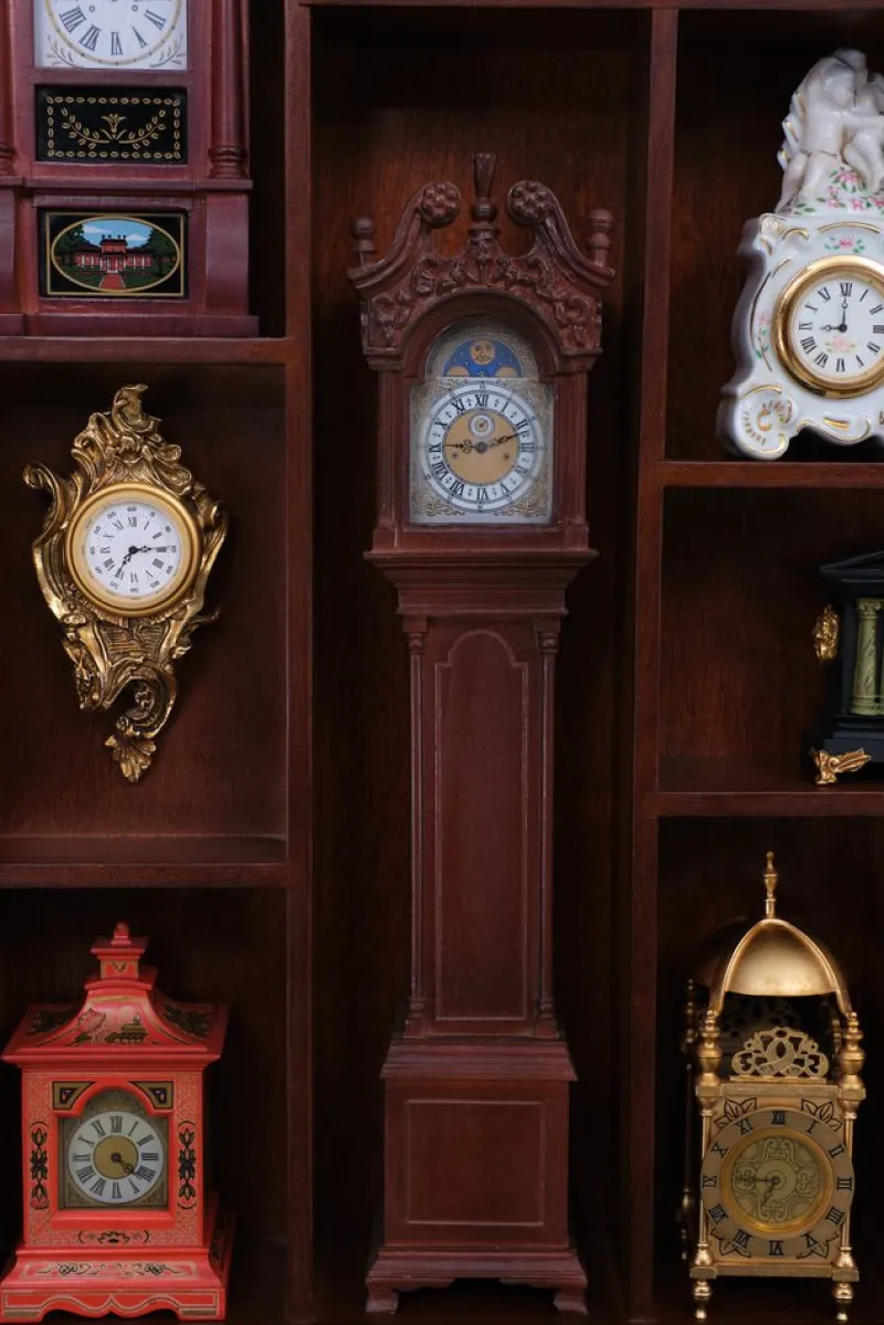 Pamono Small Franklin Mint Clocks with Wall Unit, 1980s, Set of 13> Clocks
