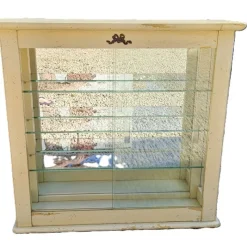 Discount Pamono Small French Wall-Mounted Display Case in Painted Wood, 1920s