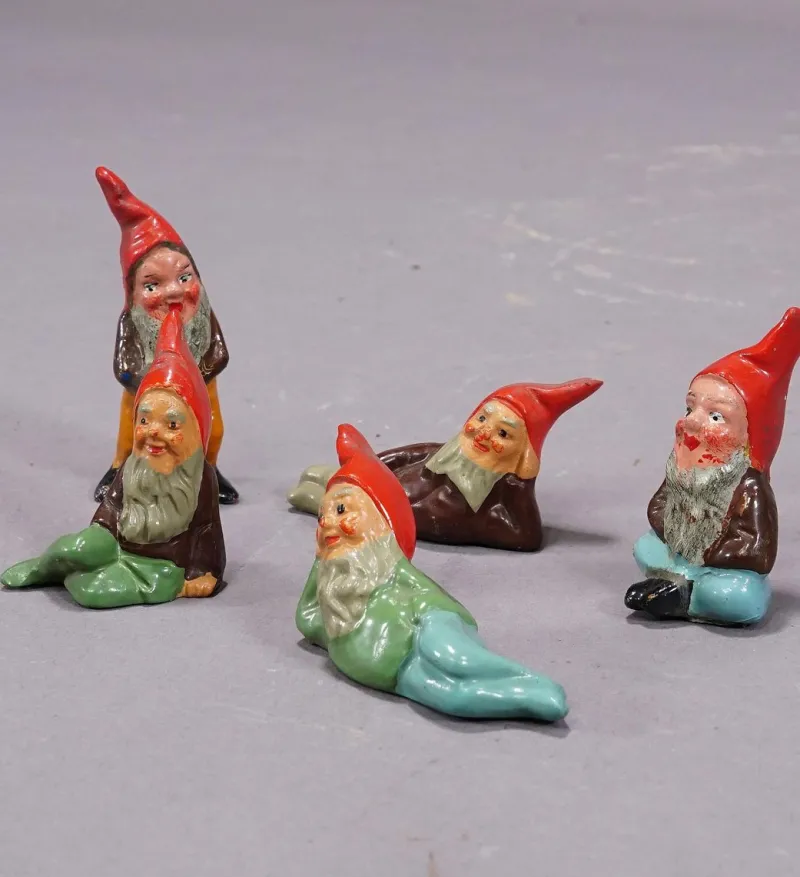 Pamono Small Terracotta Garden Gnomes, Germany, 1950s, Set of 5> Garden Accessories