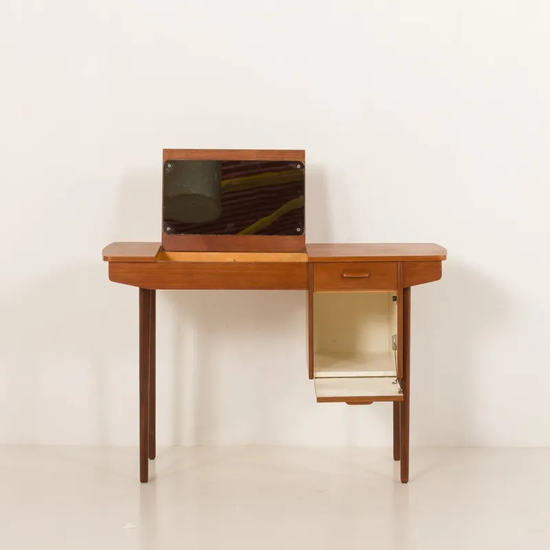 Pamono Small Vintage Desk with Hidden Vanity from Olholm Mobler, 1960s> Desks