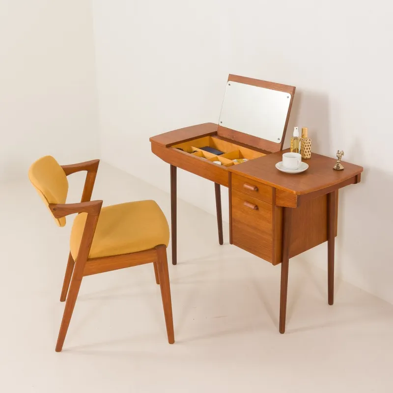 Pamono Small Vintage Desk with Hidden Vanity from Olholm Mobler, 1960s> Desks